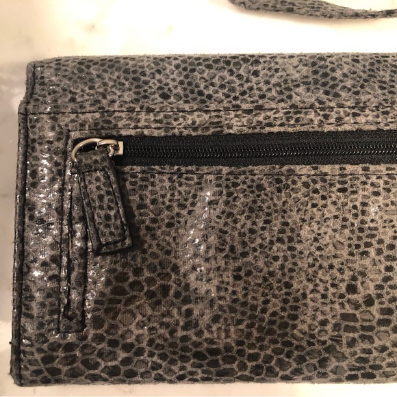 Kenneth Cole Reaction Snakeskin Print Wallet Black and Gray Color - Picture 6 of 7